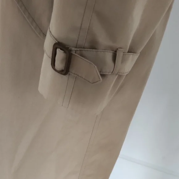 Classic Tan Double-Breasted Men's Trench Coat - Picture 4 of 11